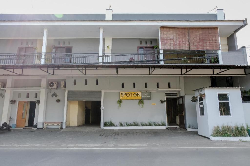 Sawojajar Inn Μαλάνγκ Εξωτερικό φωτογραφία
